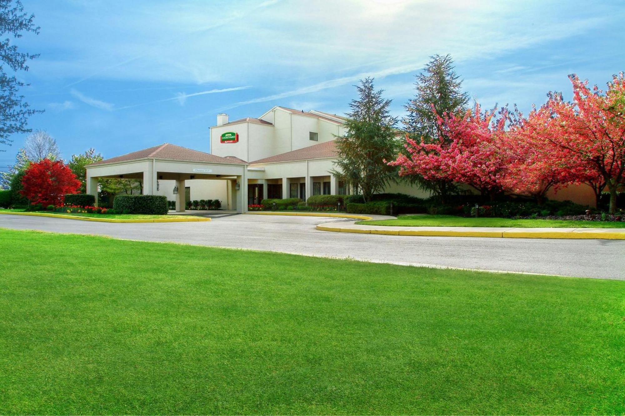 Отель Courtyard By Marriott Mt. Laurel Маунт-Лорел Экстерьер фото