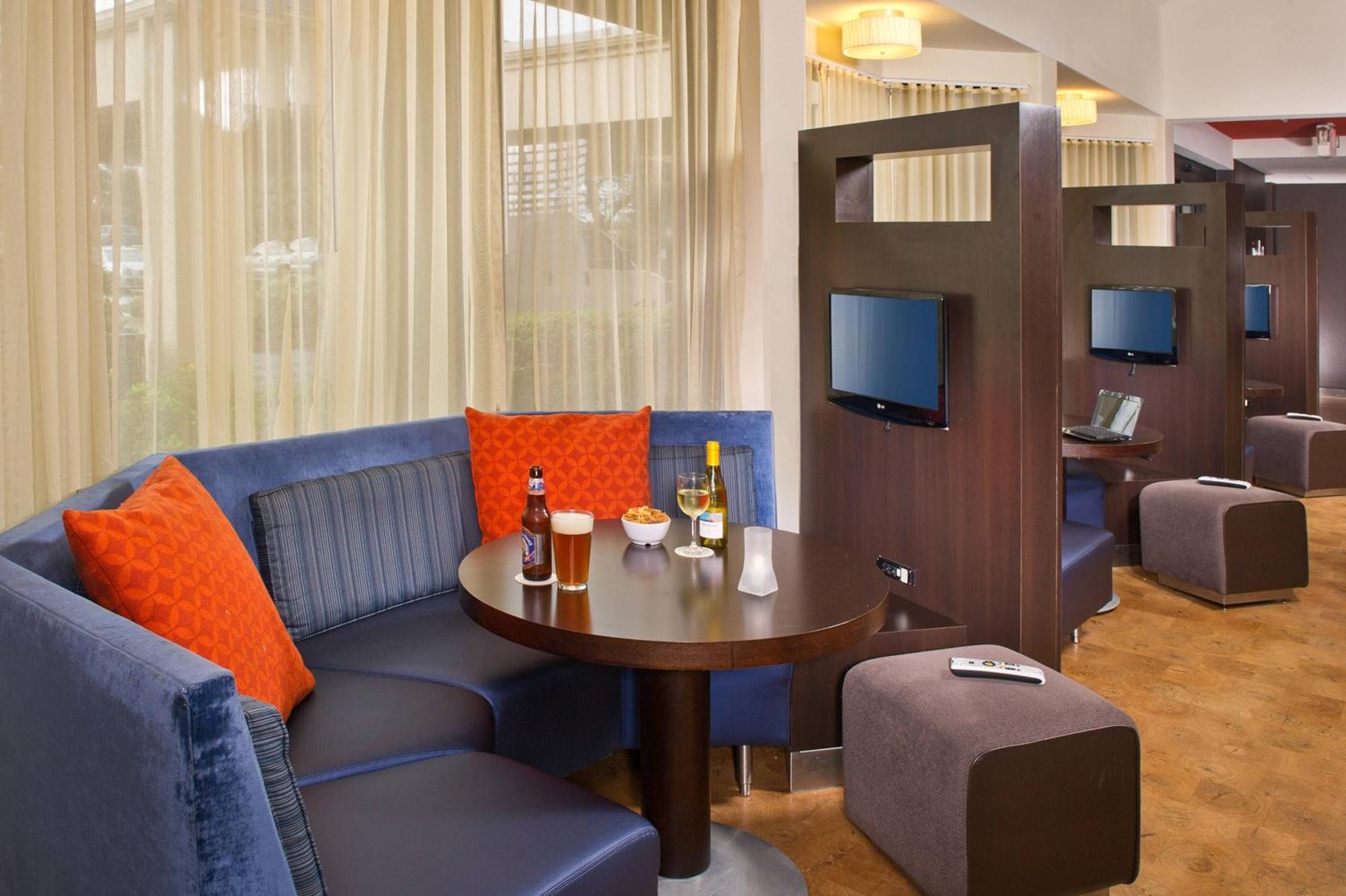 Отель Courtyard By Marriott Mt. Laurel Маунт-Лорел Экстерьер фото