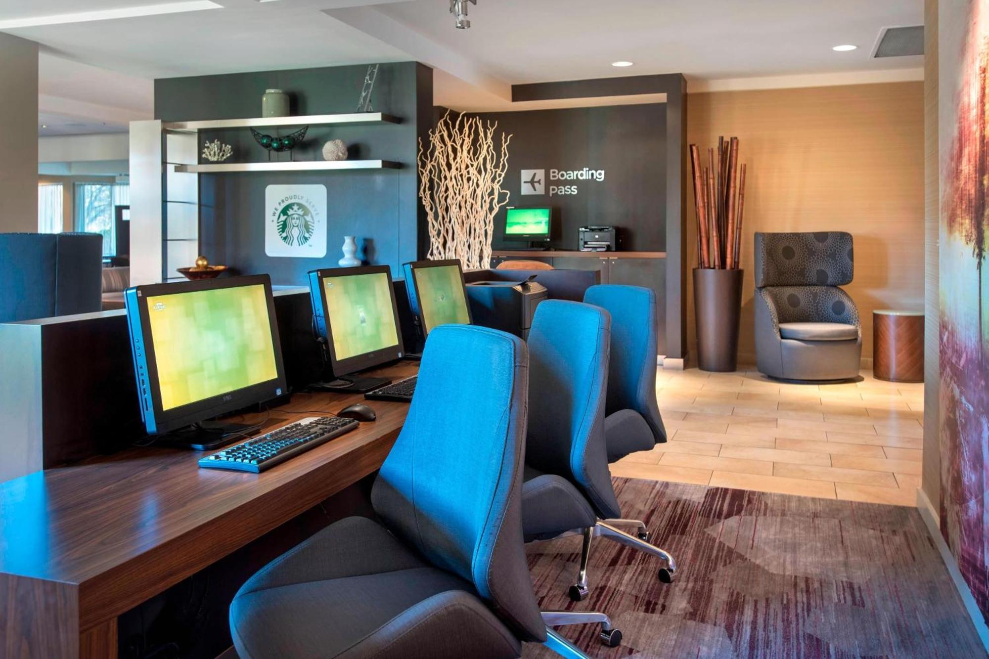 Отель Courtyard By Marriott Mt. Laurel Маунт-Лорел Экстерьер фото