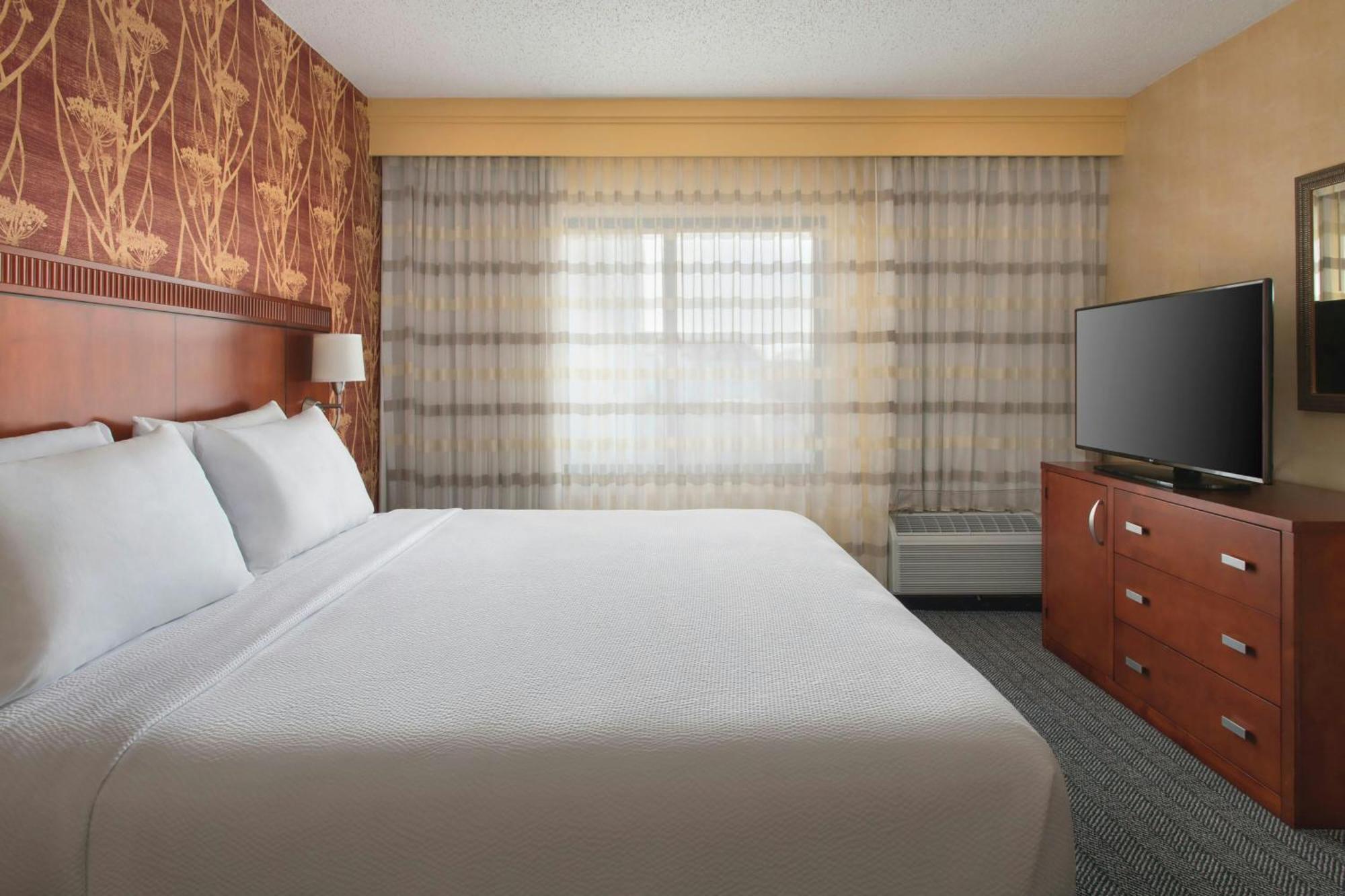 Отель Courtyard By Marriott Mt. Laurel Маунт-Лорел Экстерьер фото