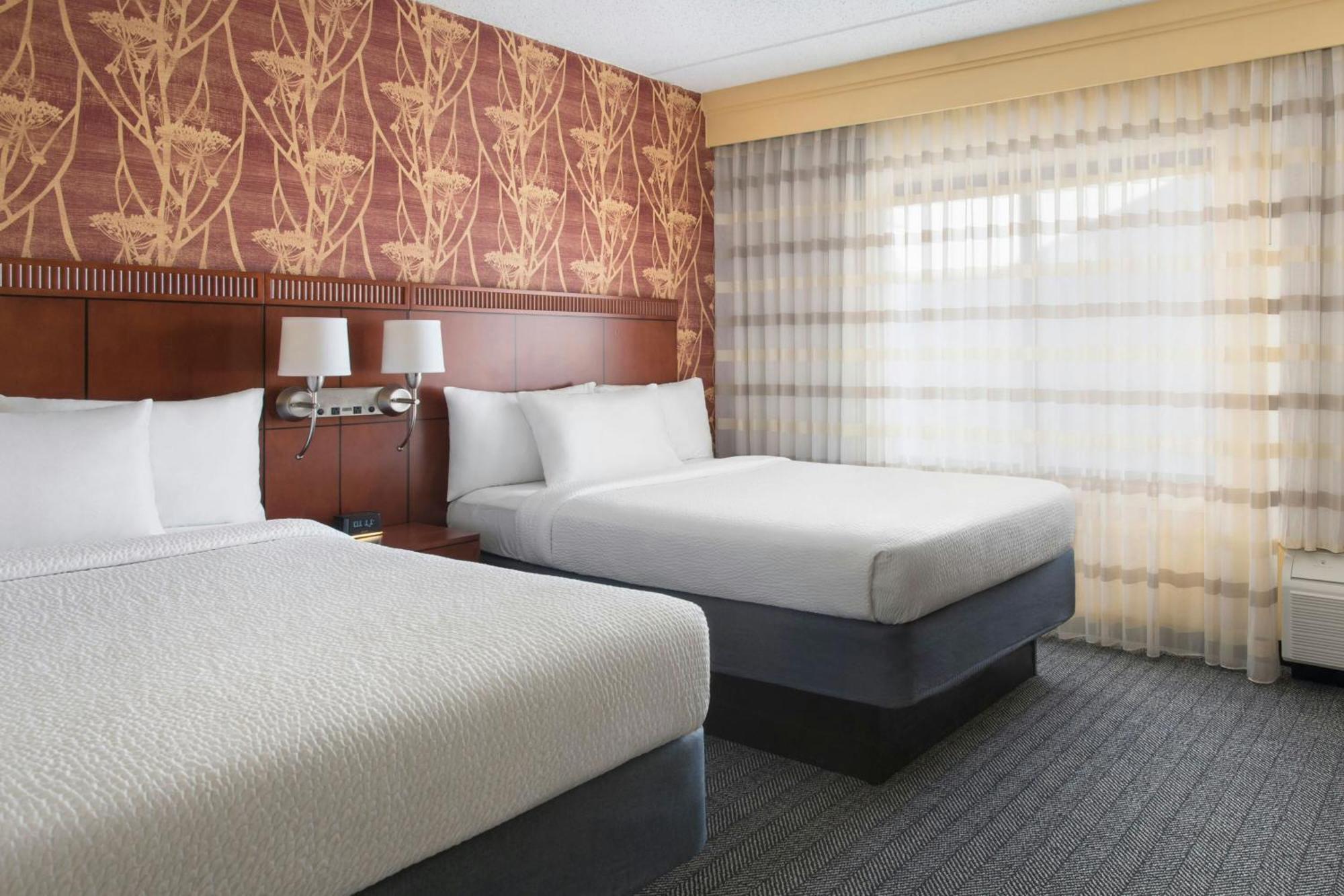 Отель Courtyard By Marriott Mt. Laurel Маунт-Лорел Экстерьер фото